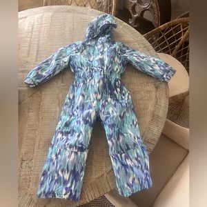 Kids One Piece Snowsuit with hood. Size 5-6.
